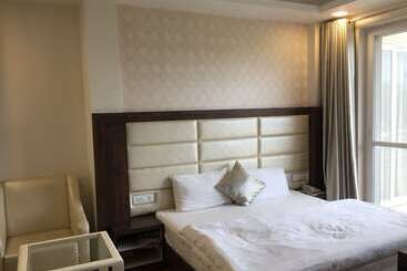 Hotel New Bawa Residency