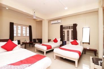 Hotel Trimurty International By Oyo Rooms
