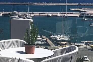 アパートホテル Aquarius Boutique