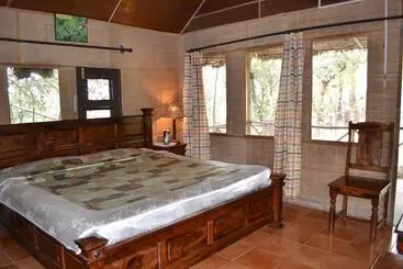 Hotel Park Woods Shoghi