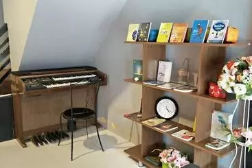 آپارتمان‌های توریست‌ها Vintage Wooden House 177