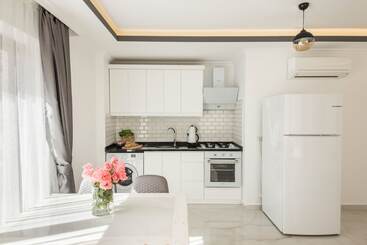 هتل آپارتمان Cedrus Suites