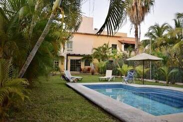 تختخواب و صبحانه Cancun Soho