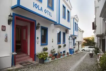 هتل Iola
