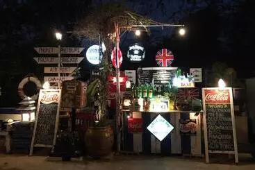 ツーリストアパートメント Cha Am Beach Club