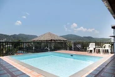 هتل Baan Phu Chalong