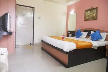 Hotel Trimurti Heights
