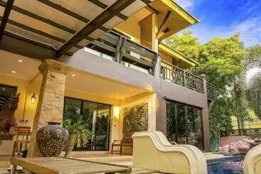 ツーリストアパートメント Natcha Pool Villa Pattaya