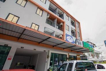 Hotelli Phoomjai House