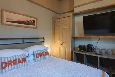 Rocky Cove Bed And Breakfast