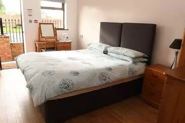 Hostal Axe & Compass Lodge