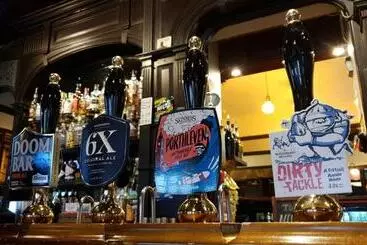 Hostelli The Grapes Pub