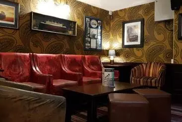 مسافرخانه The Grapes Pub