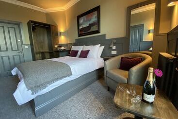 פנסיון Irvine Guest House