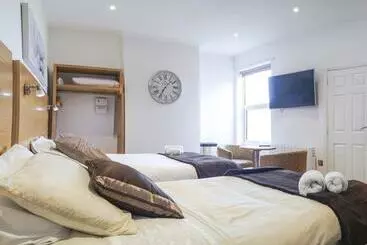 Majatalo Tunnard House