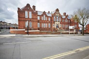 Apartamente turistice Burkhardt Hall  Parking Included  Sleeps 4