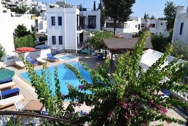 Aparthotel Derin Suite