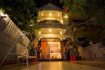 Shark Hotel   Hostel