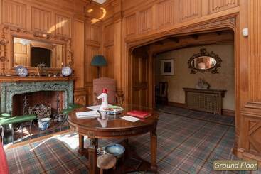 آپارتمان‌های توریست‌ها St Colms Main House