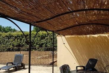 مبيت وإفطار Domaine De Valbrillant Chambres D Hôtes