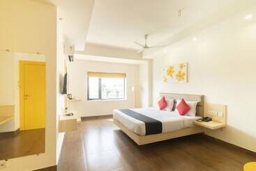 Yellow Hotels By Oyo Rooms
