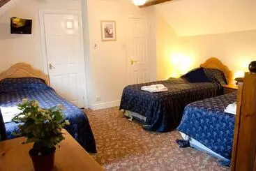 Halfway House Inn & Cottages