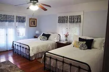 Lady Geneva Bed & Breakfast
