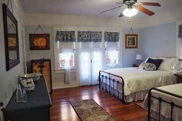 Lady Geneva Bed & Breakfast