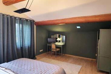 مبيت وإفطار Ancien Mas Du Moulin