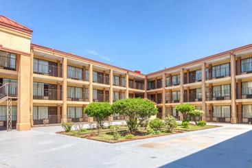 Hotel Decatur I-20 East & Wesley Club Dr