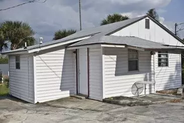 Mökkimajoitus Lake Ida Beach Resort