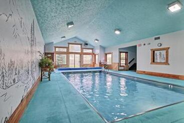 בית מלון כפרי Yellowstone Village Inn And Suites