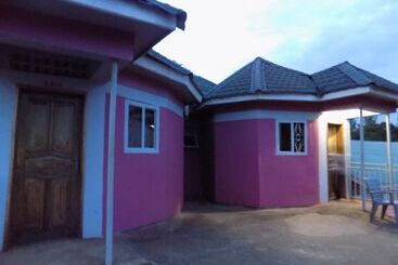 ベッドアンドブレックファースト R & R Gardens