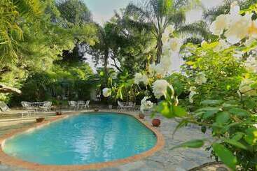 پانسیون Travellers Guest House