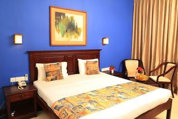 Hibiscus Beach Hotel & Villas