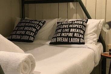 فندق صغير Snowman Cabins