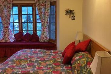 Hotelli Lama House By Opensky