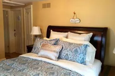 Scarlet Tunic Bed And Breakfast