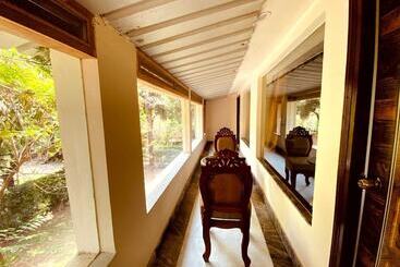 هتل Lohagarh Corbett Resort