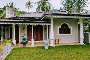 פונדק The Kaktus House At Airport