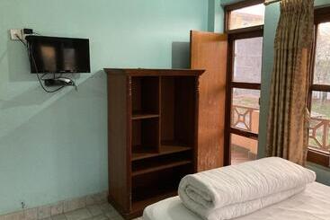 هتل Sauraha Guest House