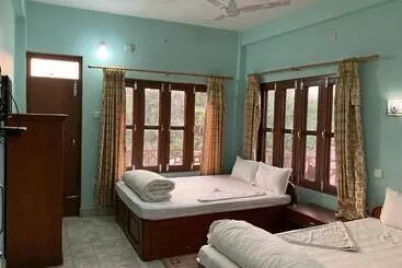 هتل Sauraha Guest House