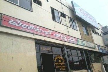 Iroomz Hoteltanmai Residency