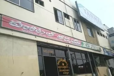 Iroomz Hoteltanmai Residency