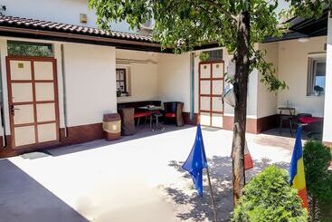 Жильё для туристов Nice & Cozy Apartments