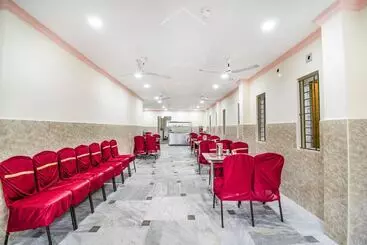 Hotel Fabexpress Radha Regent