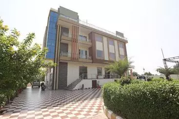 Hotel Capital O 19810 Golden Bagh Resort