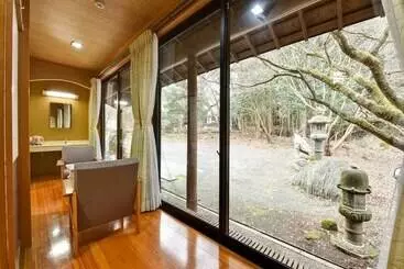 Ryokan Yufuin Kinrinko Kadan