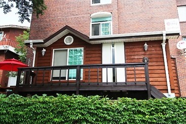 הוסטל The Red House