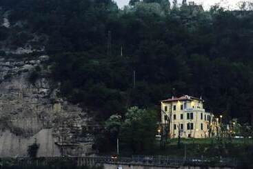 Hostal Villa Del Sasso